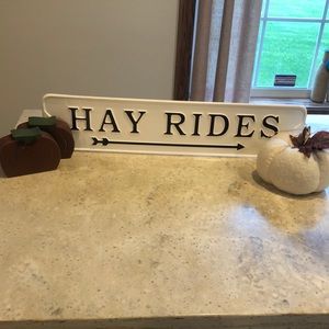 Fall decor ! Get the pumpkins out !